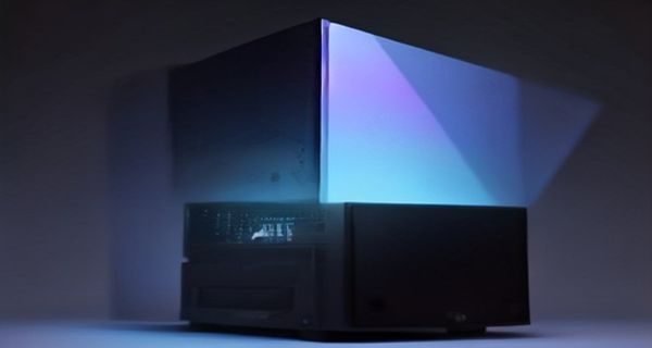 游戏玩家在电竞房间通过91下载安装大型PC游戏，RGB灯光炫酷，沉浸感强